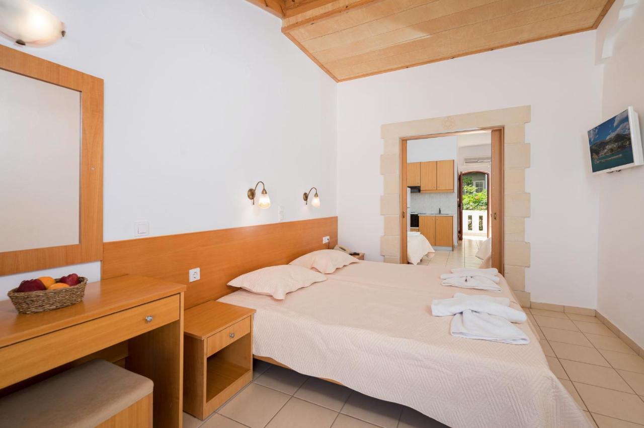 Adonis Hotel Agia Galini Екстериор снимка
