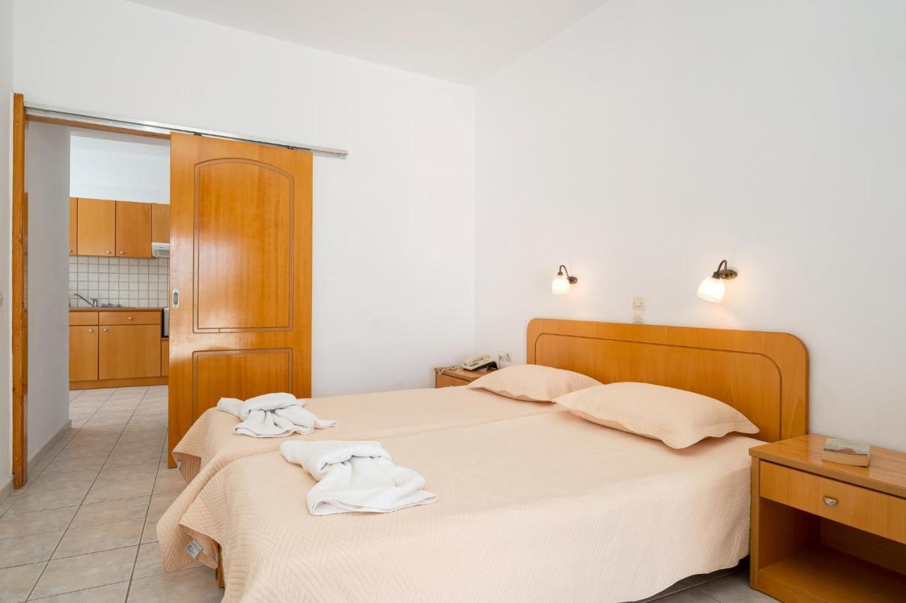 Adonis Hotel Agia Galini Екстериор снимка