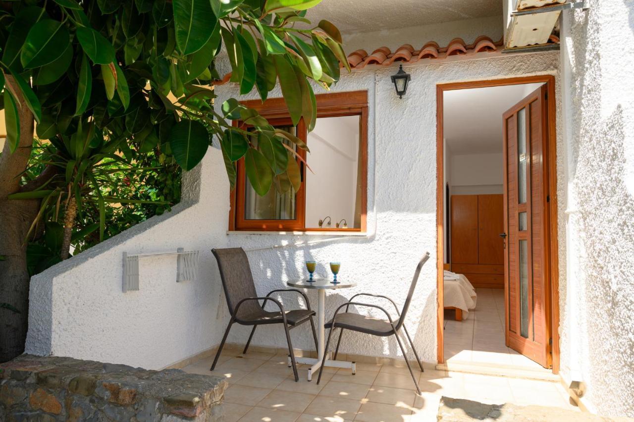 Adonis Hotel Agia Galini Екстериор снимка