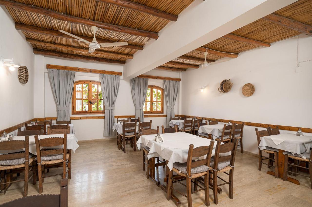 Adonis Hotel Agia Galini Екстериор снимка
